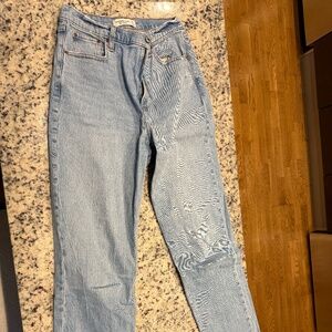 Abercrombie & Fitch High-Rise Straight-Leg Jeans – Light Wash – Raw Hem Size 29